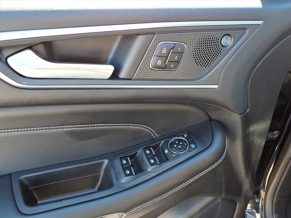 Used 2024 Ford Edge Titanium image 14