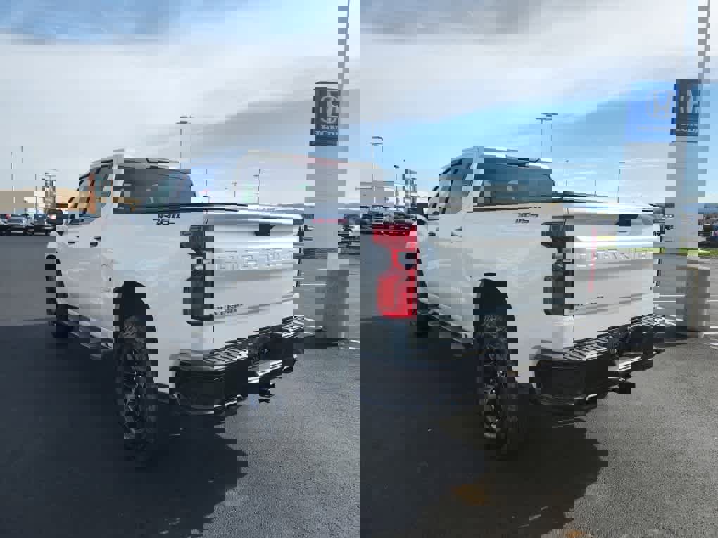 Used 2021 Chevrolet Silverado 1500 LT Trail Boss w/ Bed Protection Package image 4