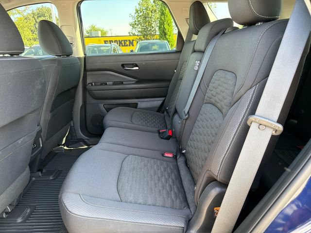 Used 2022 Nissan Pathfinder SV AWD/4WD image 22