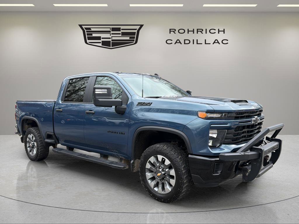 Used 2024 Chevrolet Silverado 2500 Custom w/ Custom Value Package image 4