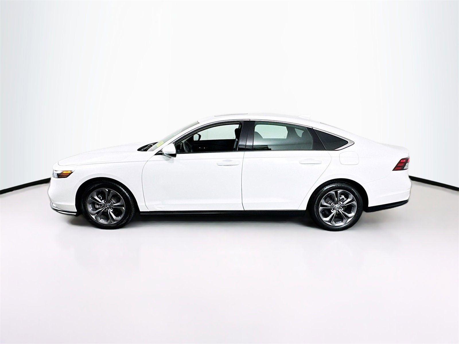 Used 2024 Honda Accord EX image 4