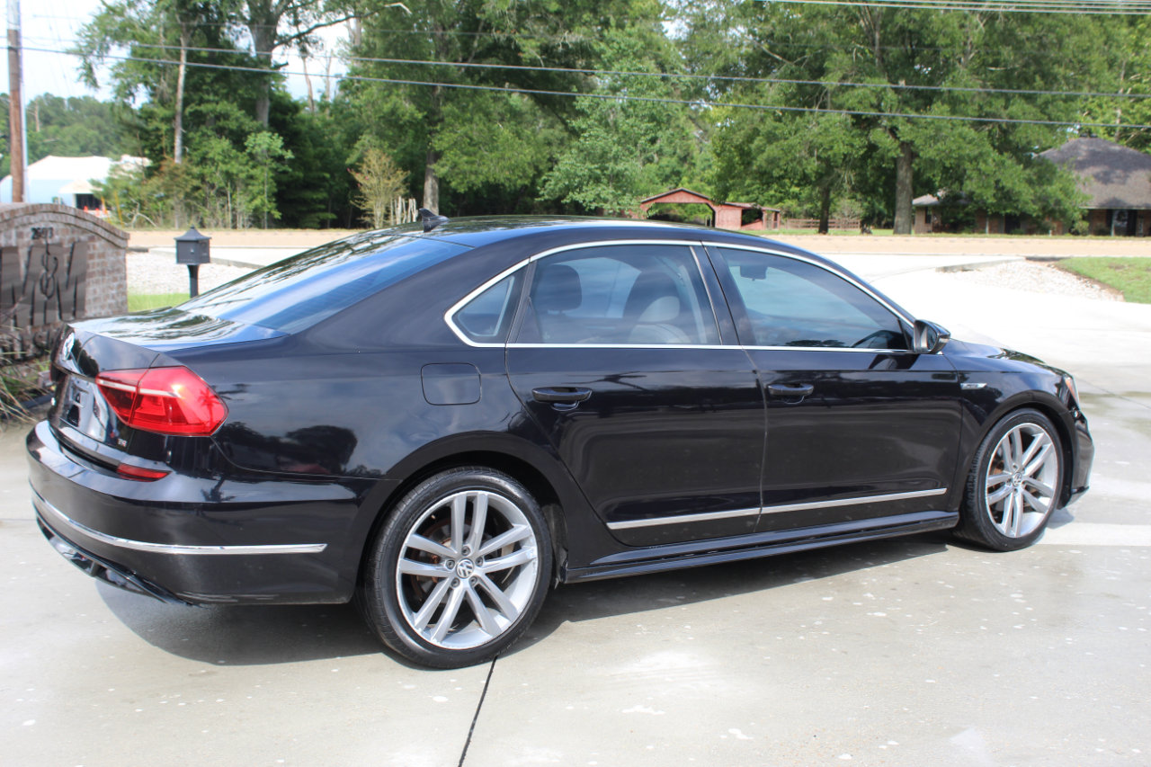 Used 2017 Volkswagen Passat 1.8T R-Line image 12