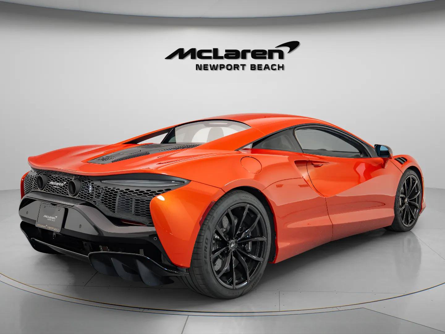 Used 2023 McLaren Artura RWD image 24