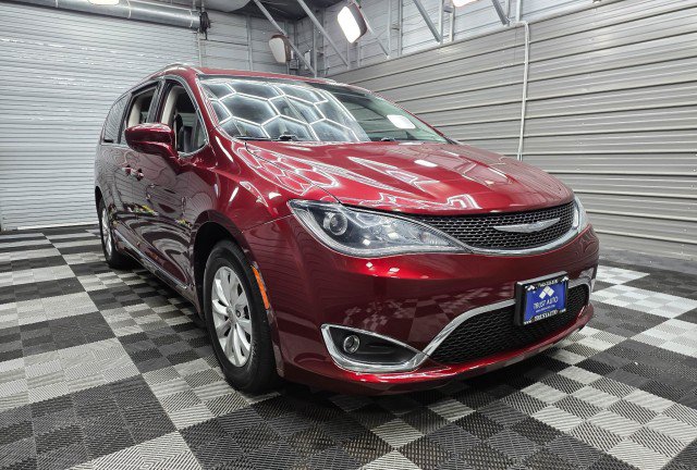 Used 2017 Chrysler Pacifica Touring-L FWD image 5