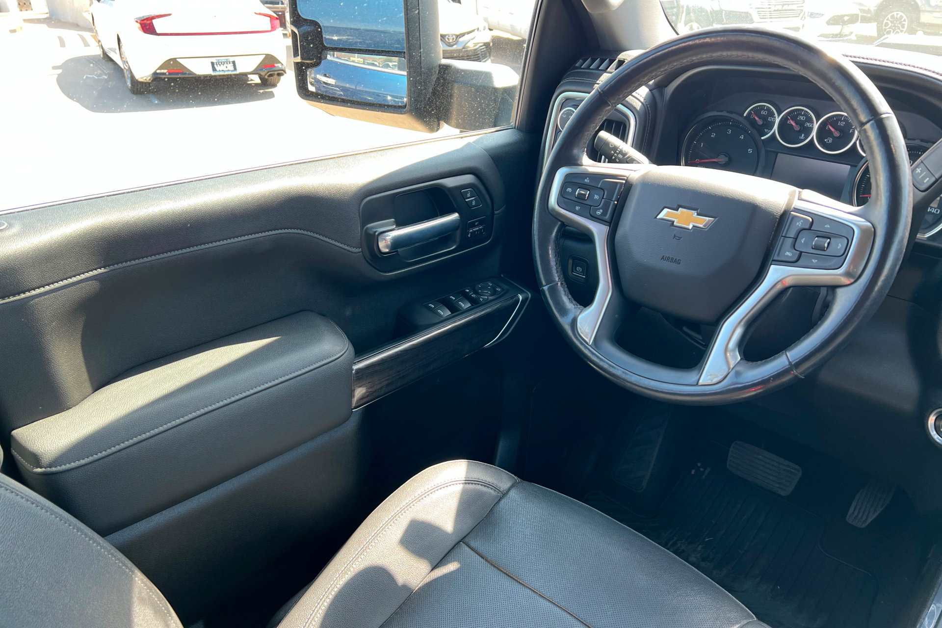 Used 2022 Chevrolet Silverado 3500 LTZ w/ LTZ Plus Package image 12