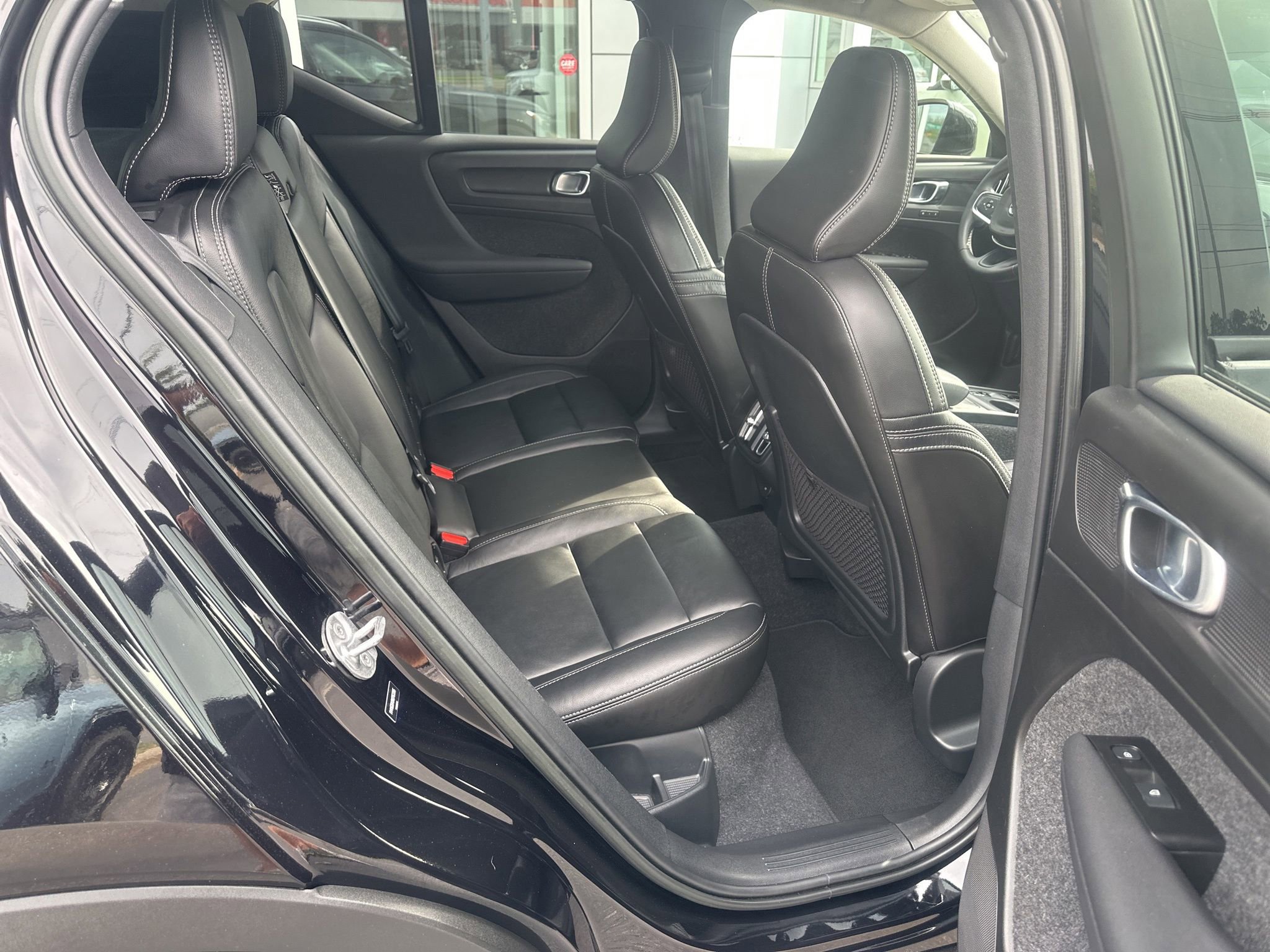 Used 2022 Volvo XC40 T5 Momentum AWD/4WD image 11
