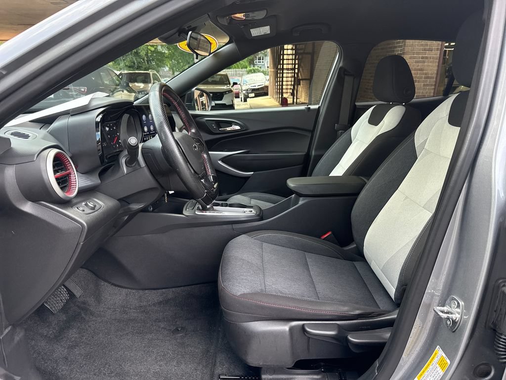 Used 2024 Chevrolet Trax RS w/ Driver Confidence Package FWD image 17