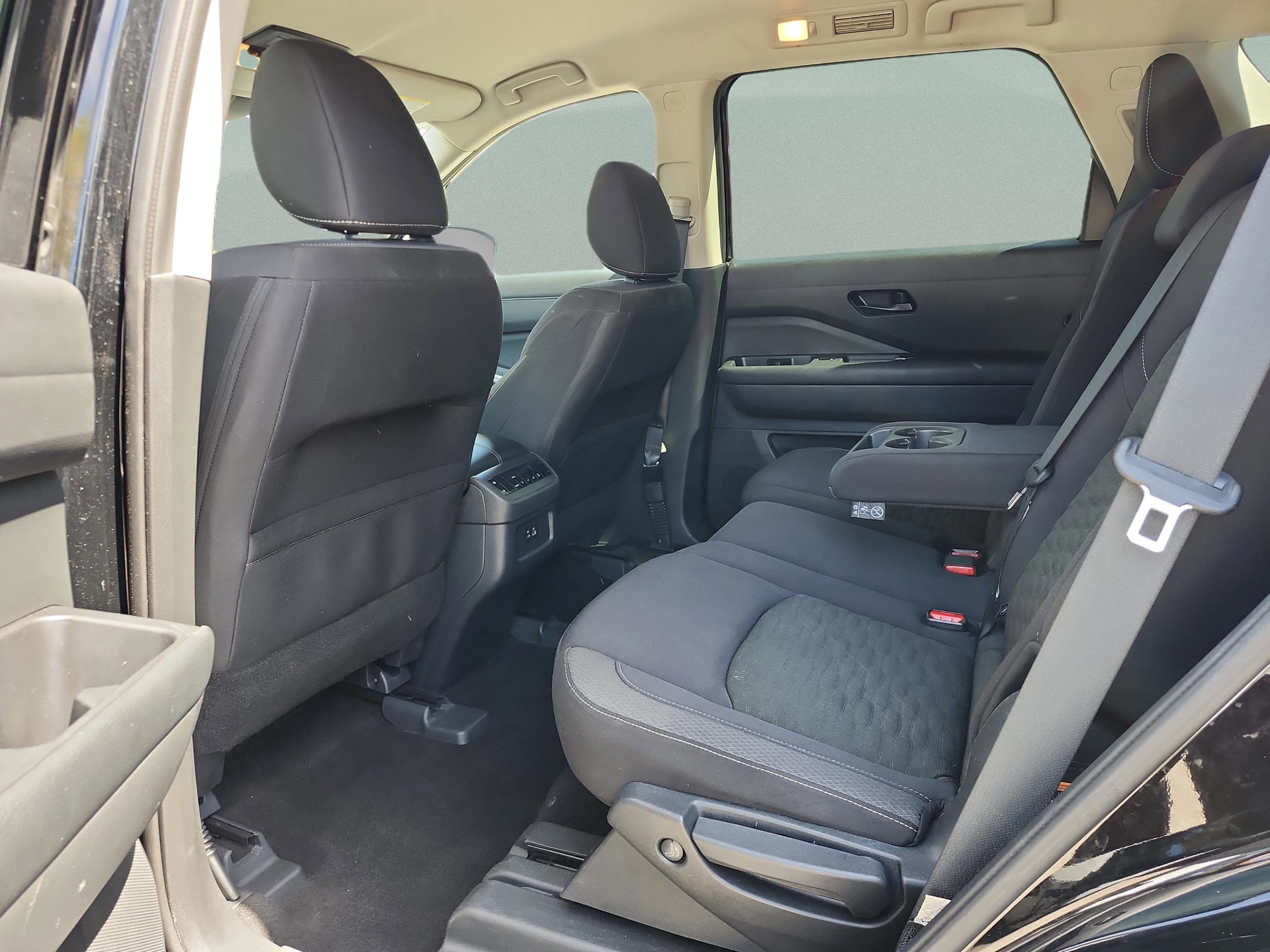 Used 2023 Nissan Pathfinder SV image 18