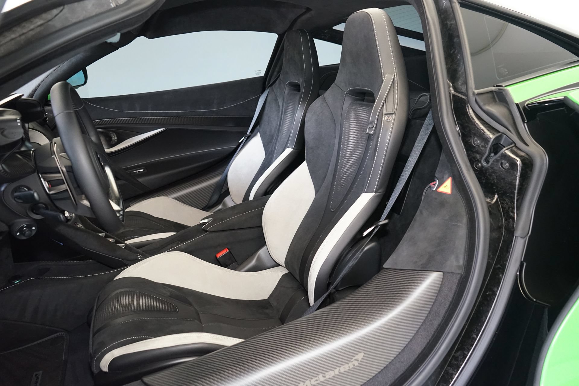 Used 2024 McLaren 750S RWD image 19