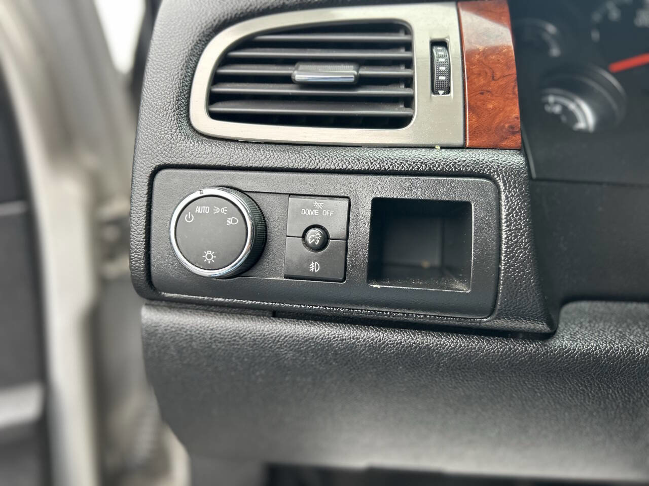 Used 2009 Chevrolet Tahoe LT image 12