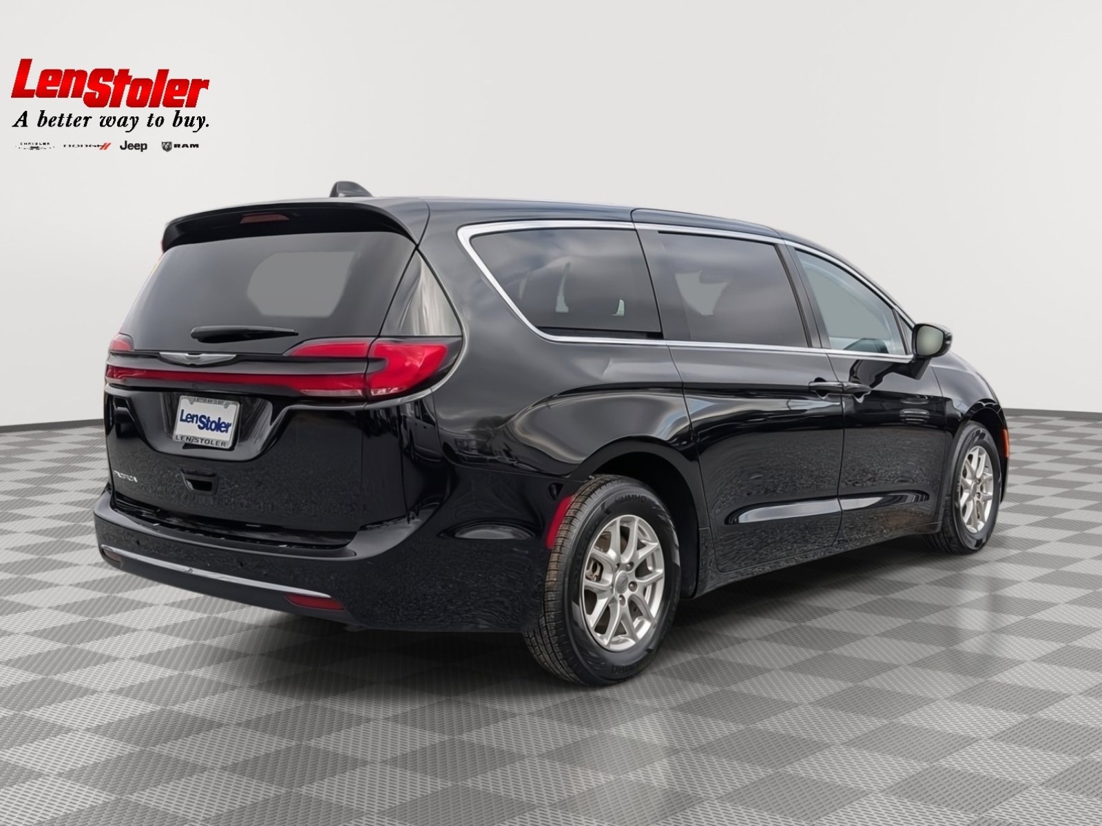 Used 2024 Chrysler Pacifica Touring-L image 5