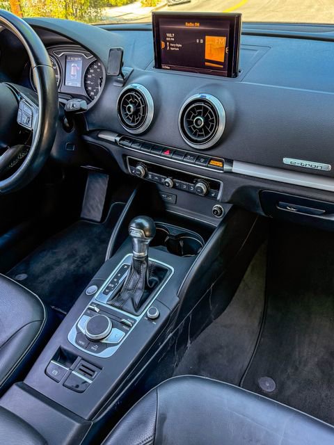 Used 2017 Audi A3 e-tron Premium image 31