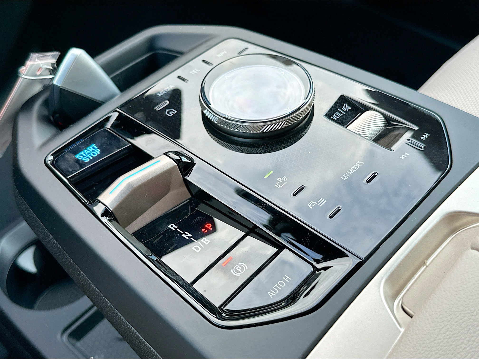 New 2026 BMW iX xDrive45 w/ Premium Package image 14