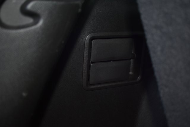 Used 2023 GMC Acadia SLT image 39