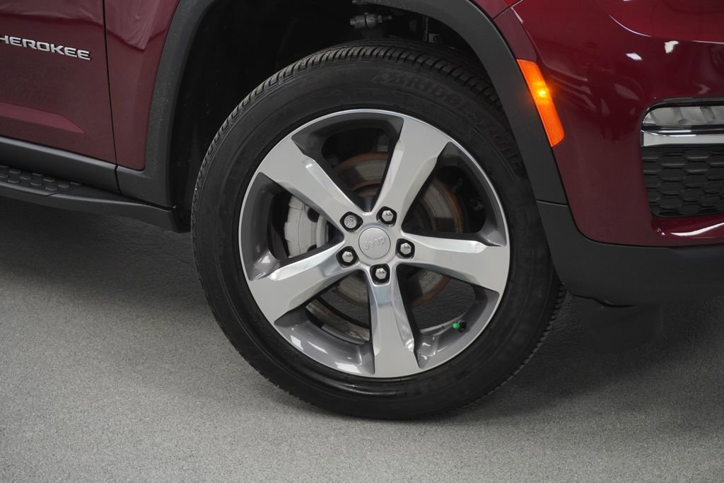 Certified 2025 Jeep Grand Cherokee Limited AWD/4WD image 4