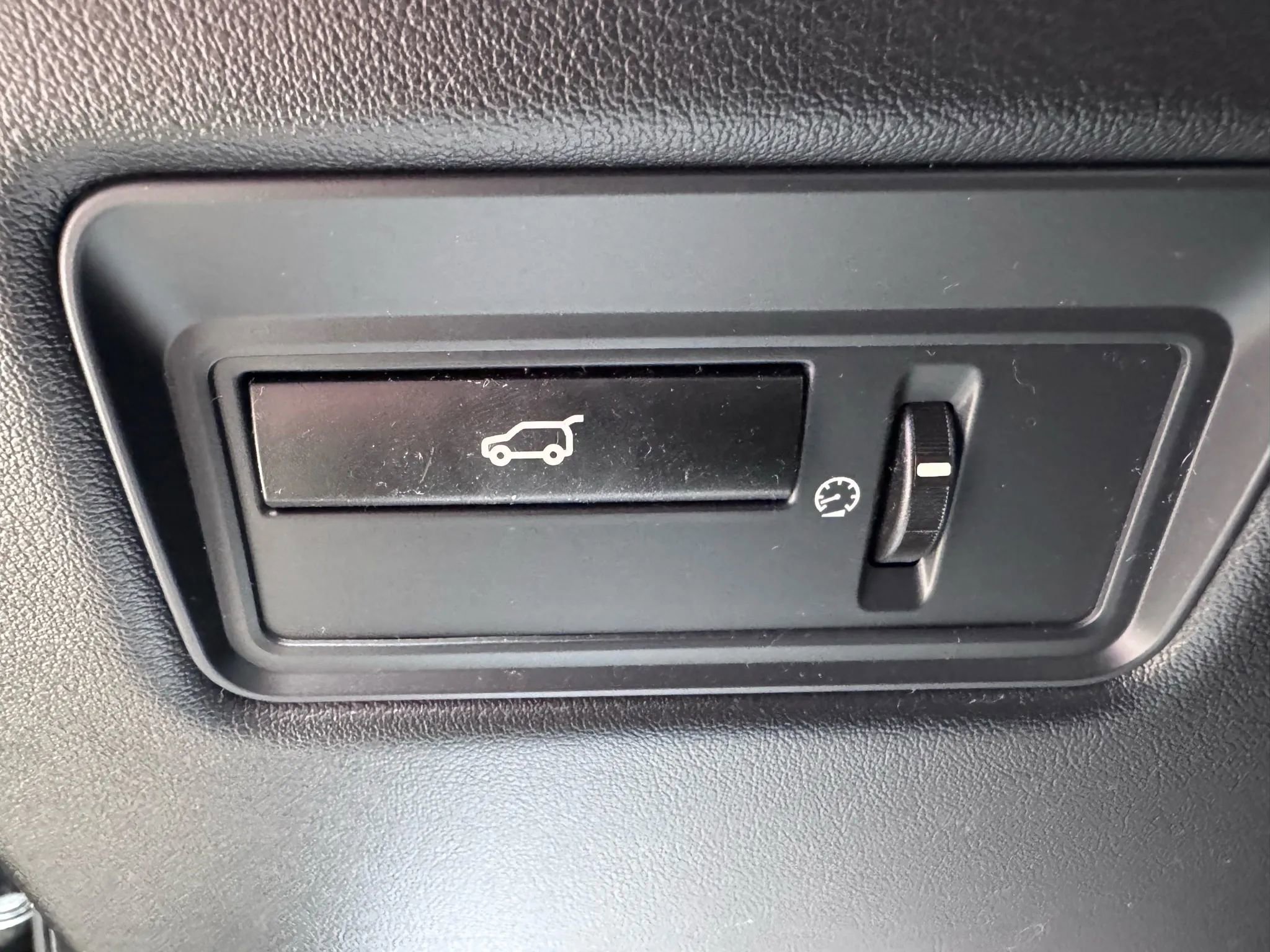 Used 2014 Land Rover Range Rover Sport SE image 30