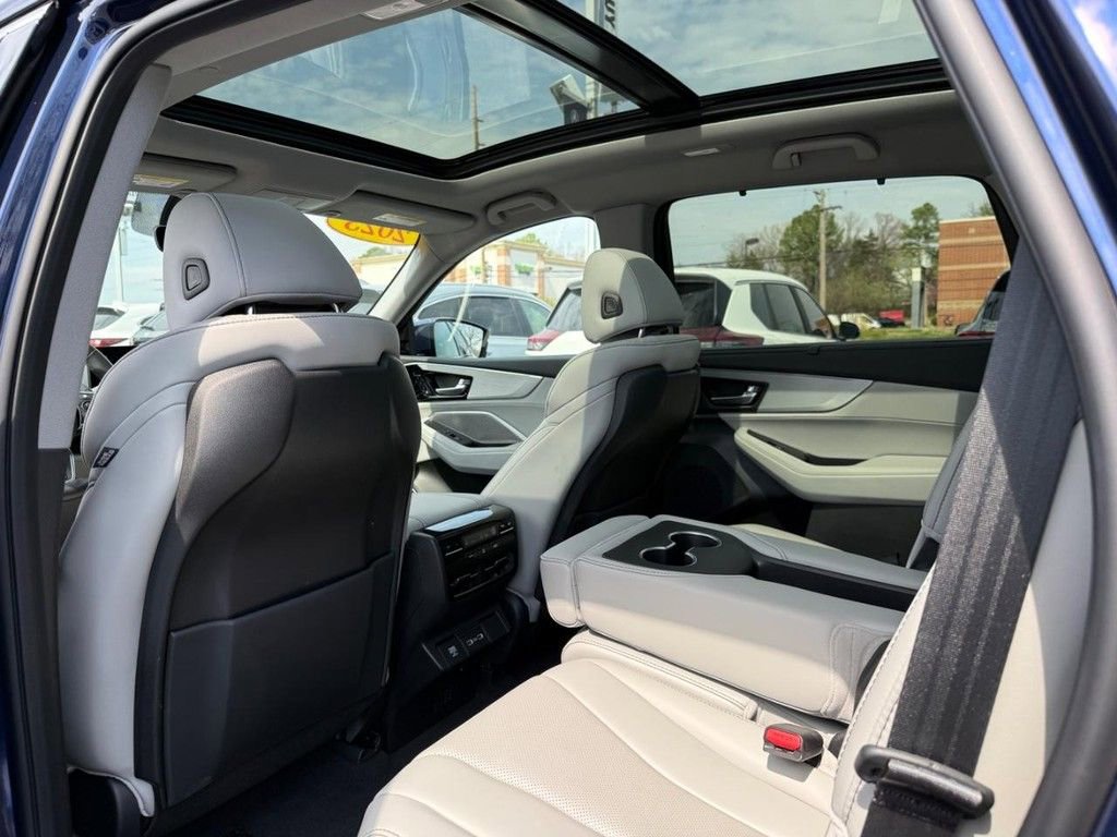 Certified 2023 Acura MDX SH-AWD w/ Technology Package image 12