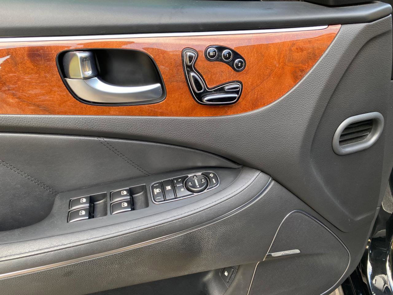 Used 2015 Hyundai Equus Signature image 27