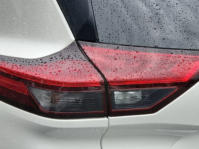 Used 2023 Nissan Rogue SV AWD/4WD image 10