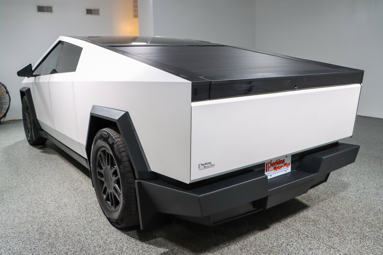 Used 2024 Tesla Cybertruck AWD Crew Cab image 9