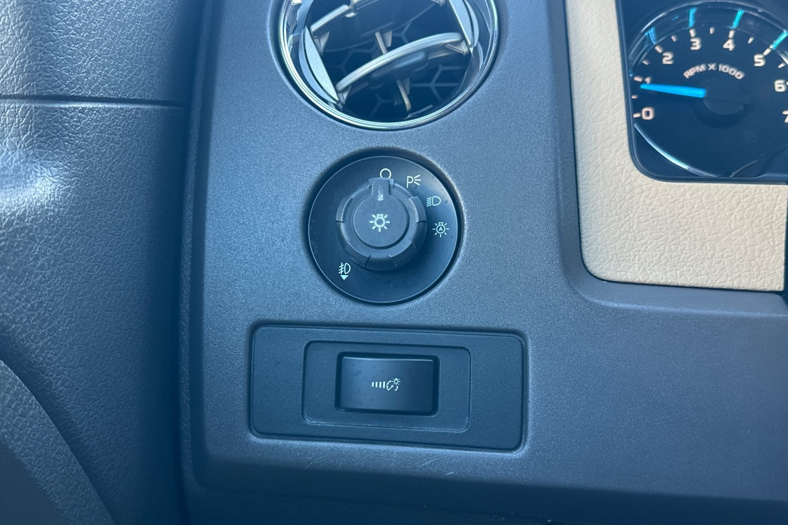 Used 2014 Ford F150 XLT w/ Equipment Group 302A Luxury RWD image 26