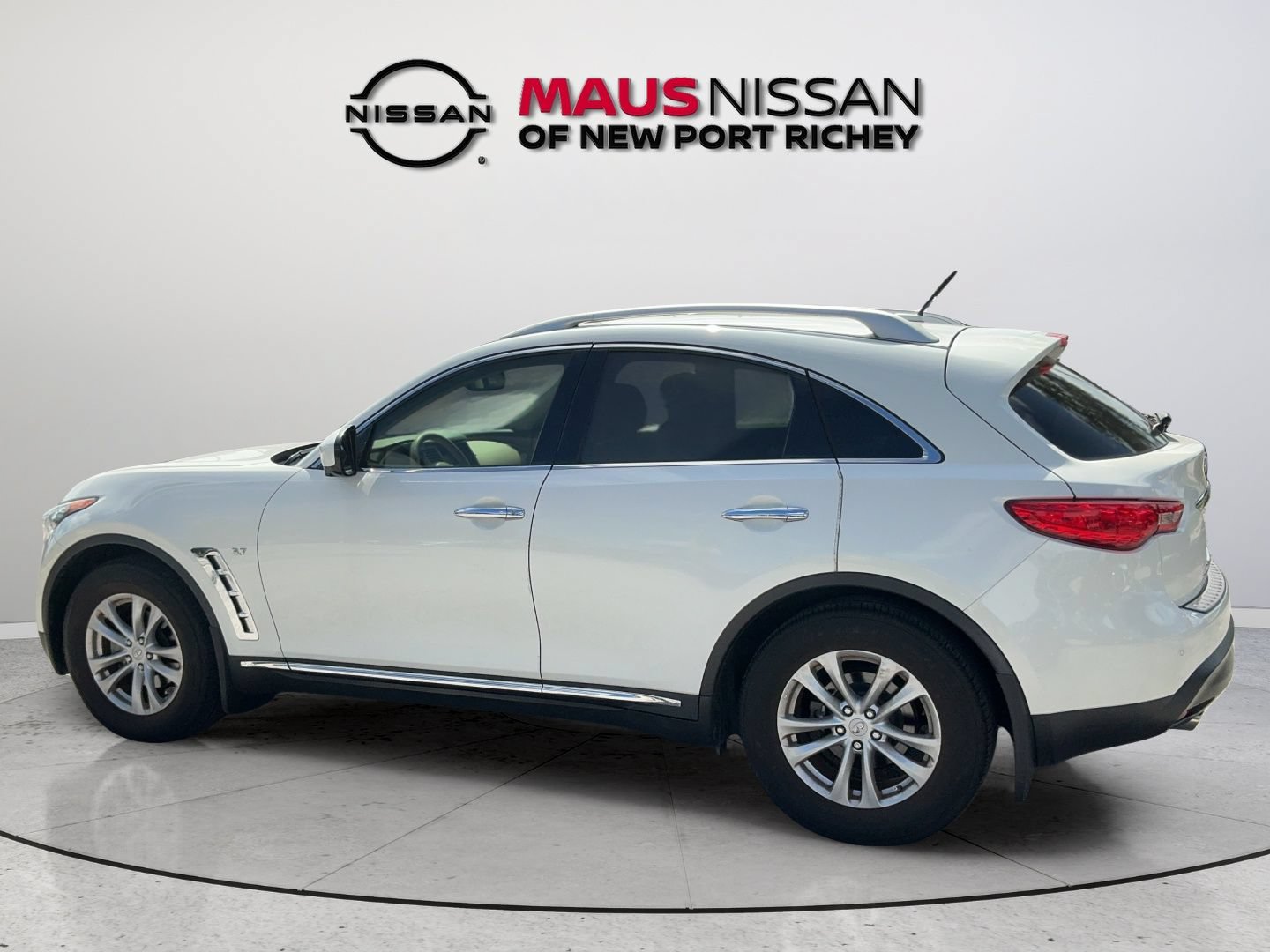 Used 2017 INFINITI QX70 2WD w/ Premium Package image 7