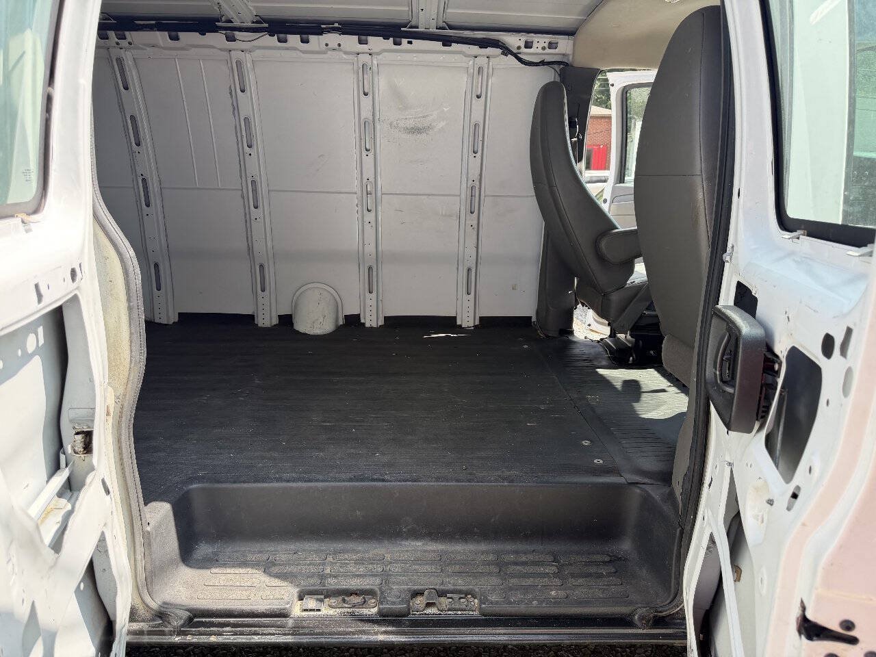 Used 2013 Chevrolet Express 3500 Extended RWD image 13