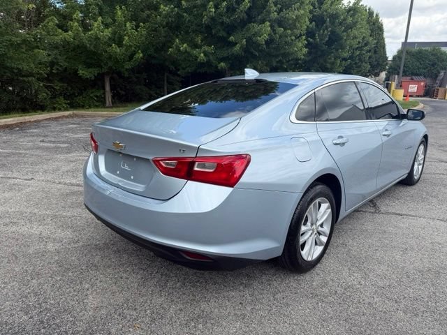Used 2017 Chevrolet Malibu LT FWD image 3
