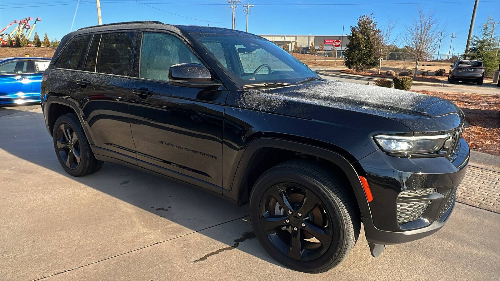 Used 2025 Jeep Grand Cherokee Altitude image 5