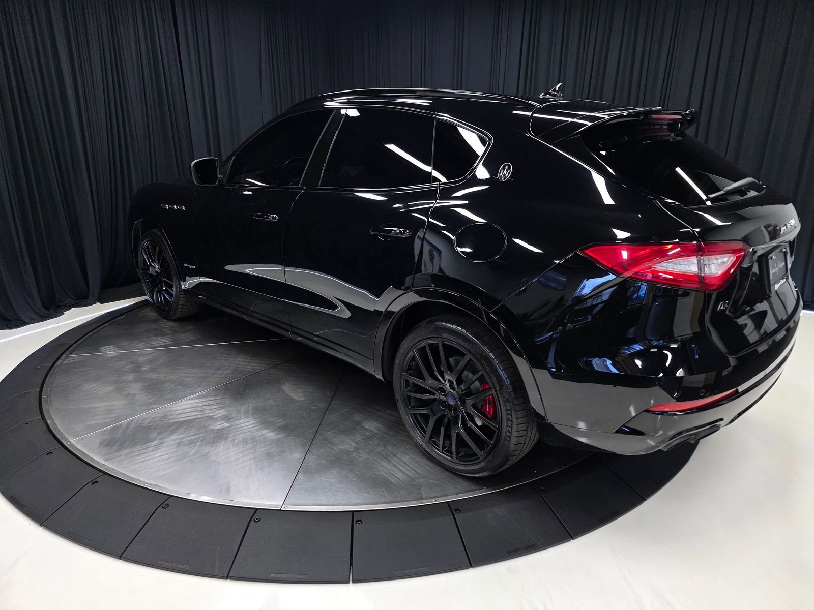 Used 2018 Maserati Levante GranSport AWD/4WD image 9
