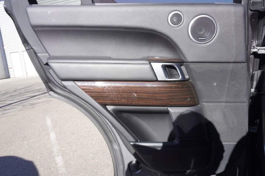 Used 2016 Land Rover Range Rover HSE image 28