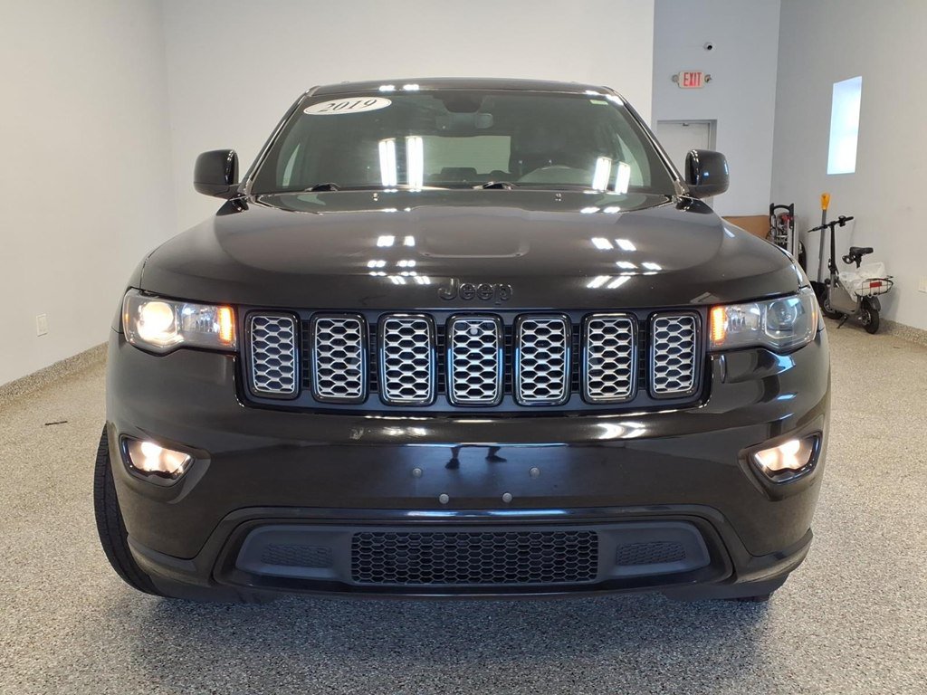 Used 2019 Jeep Grand Cherokee Altitude AWD/4WD image 2