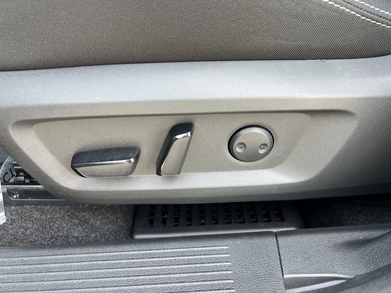 Certified 2023 Nissan Rogue SV image 21