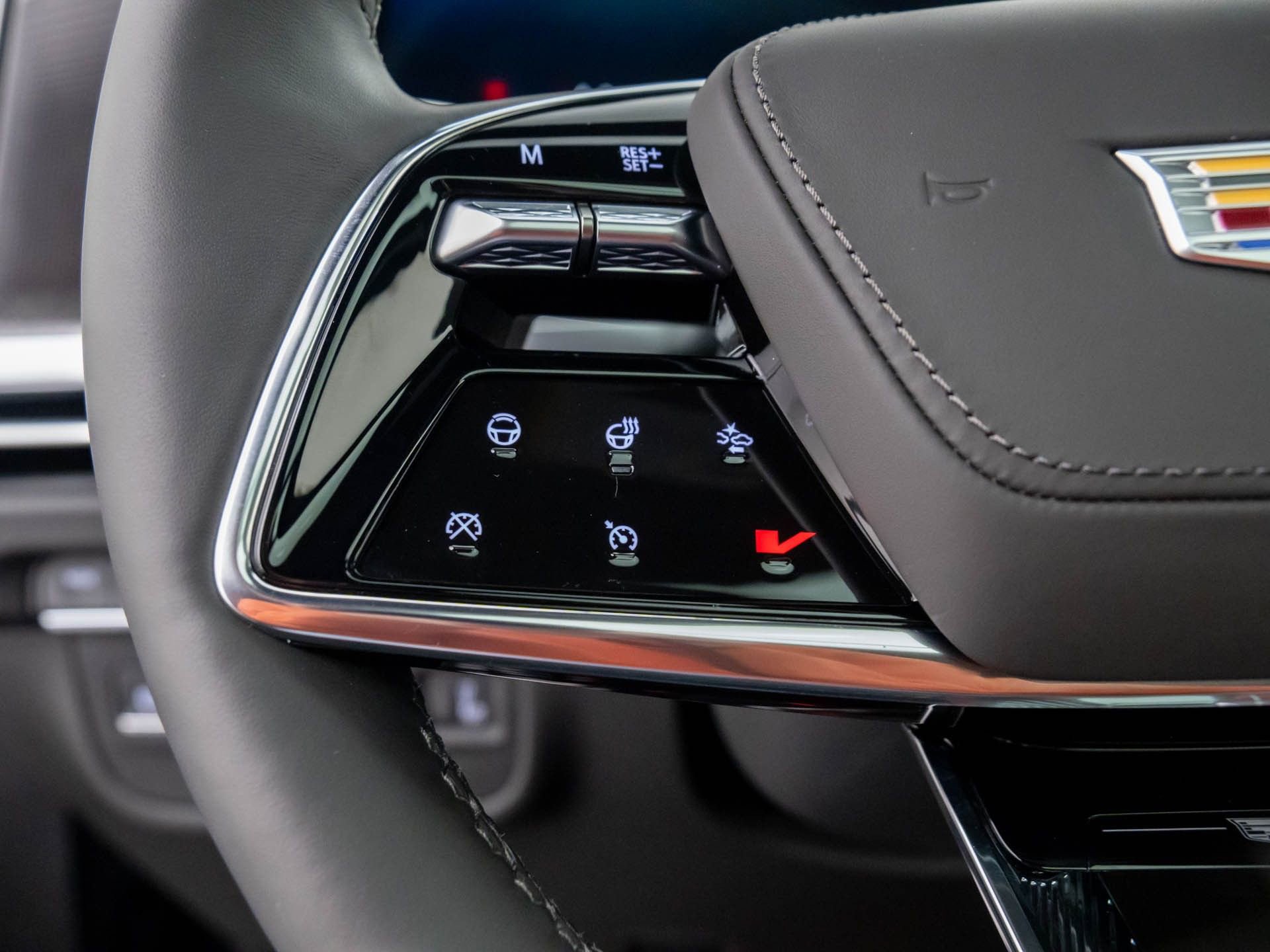 Used 2025 Cadillac Escalade V w/ LPO, ONYX Package image 34