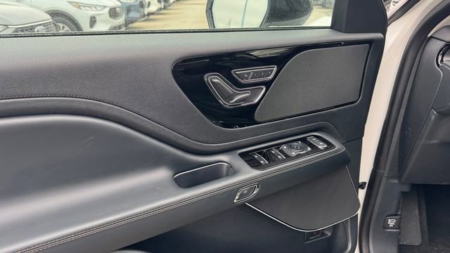 New 2026 Lincoln Aviator AWD w/ Jet Appearance Package image 22