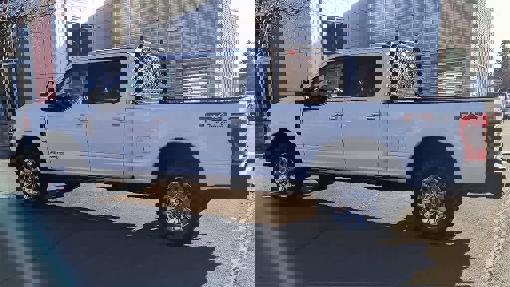 Used 2022 Ford F350 Platinum w/ FX4 Off-Road Package image 6