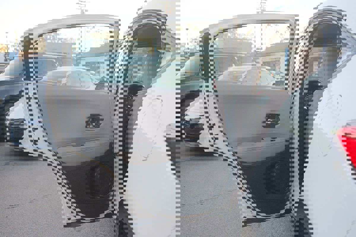 Used 2017 Honda HR-V LX image 32