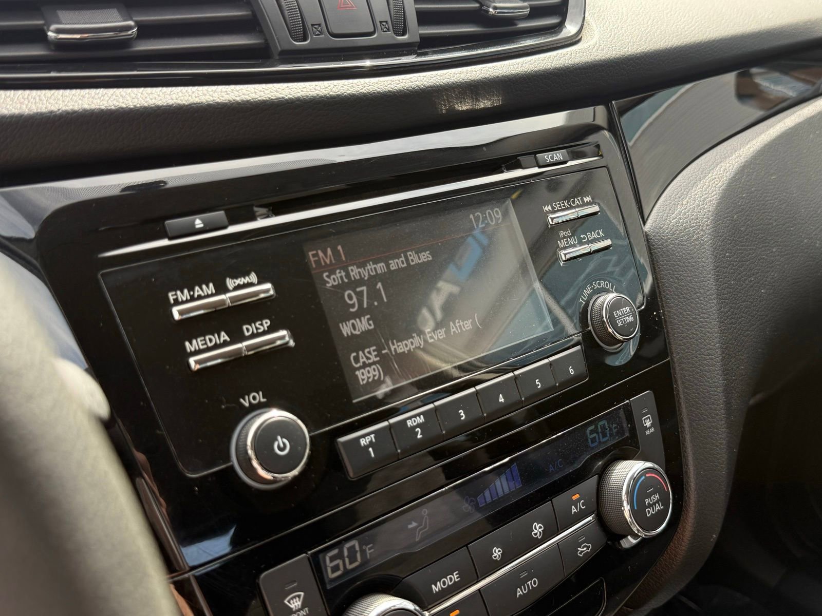 Used 2018 Nissan Rogue Sport SV image 33