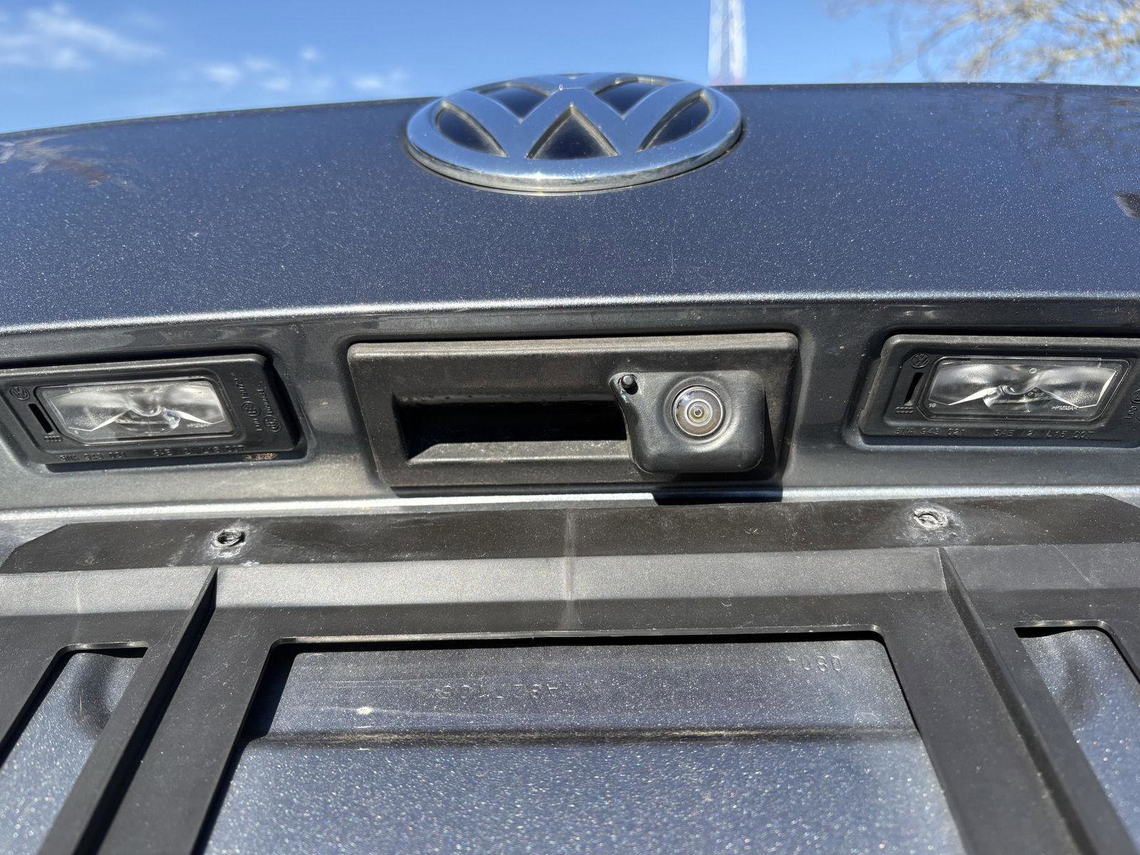 Used 2018 Volkswagen Tiguan SE w/ Panoramic Sunroof Package AWD/4WD image 8