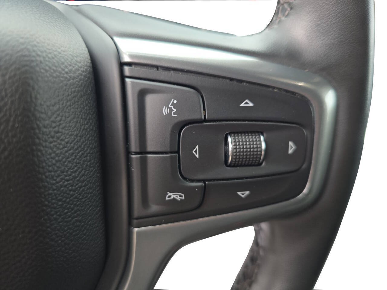 Used 2023 Chevrolet Tahoe Premier AWD/4WD image 32
