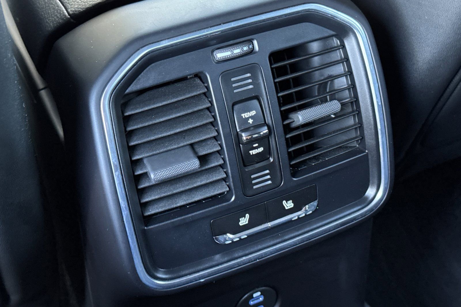 Used 2024 Porsche Macan image 13