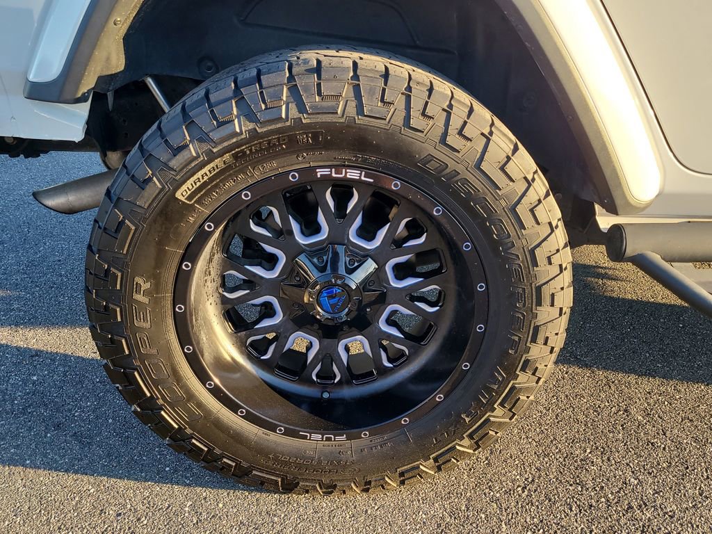 Used 2018 Jeep Wrangler Unlimited Sahara image 5