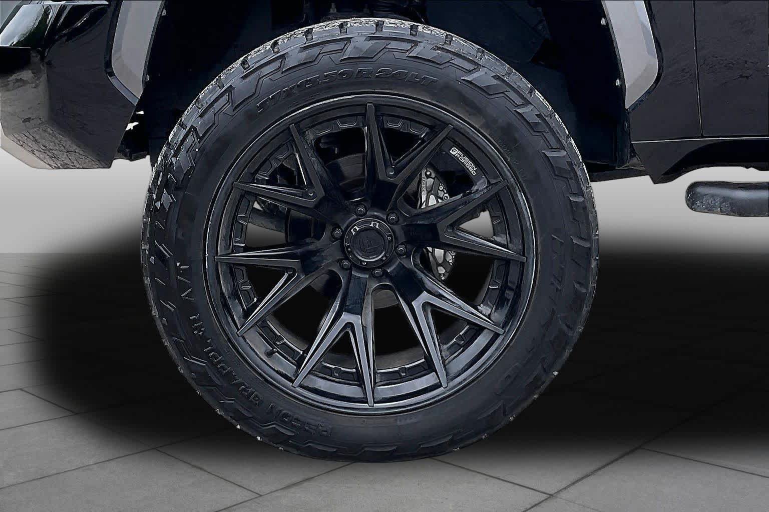 Used 2024 Toyota Tundra Limited AWD/4WD image 11