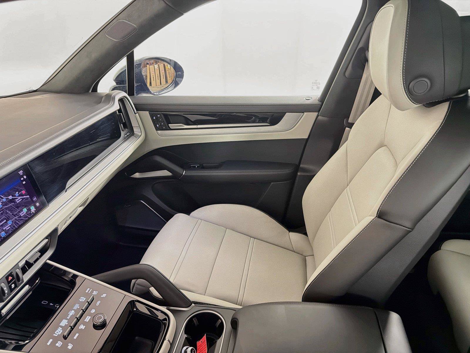 Certified 2026 Porsche Cayenne GTS w/ Premium Package Plus AWD/4WD image 30