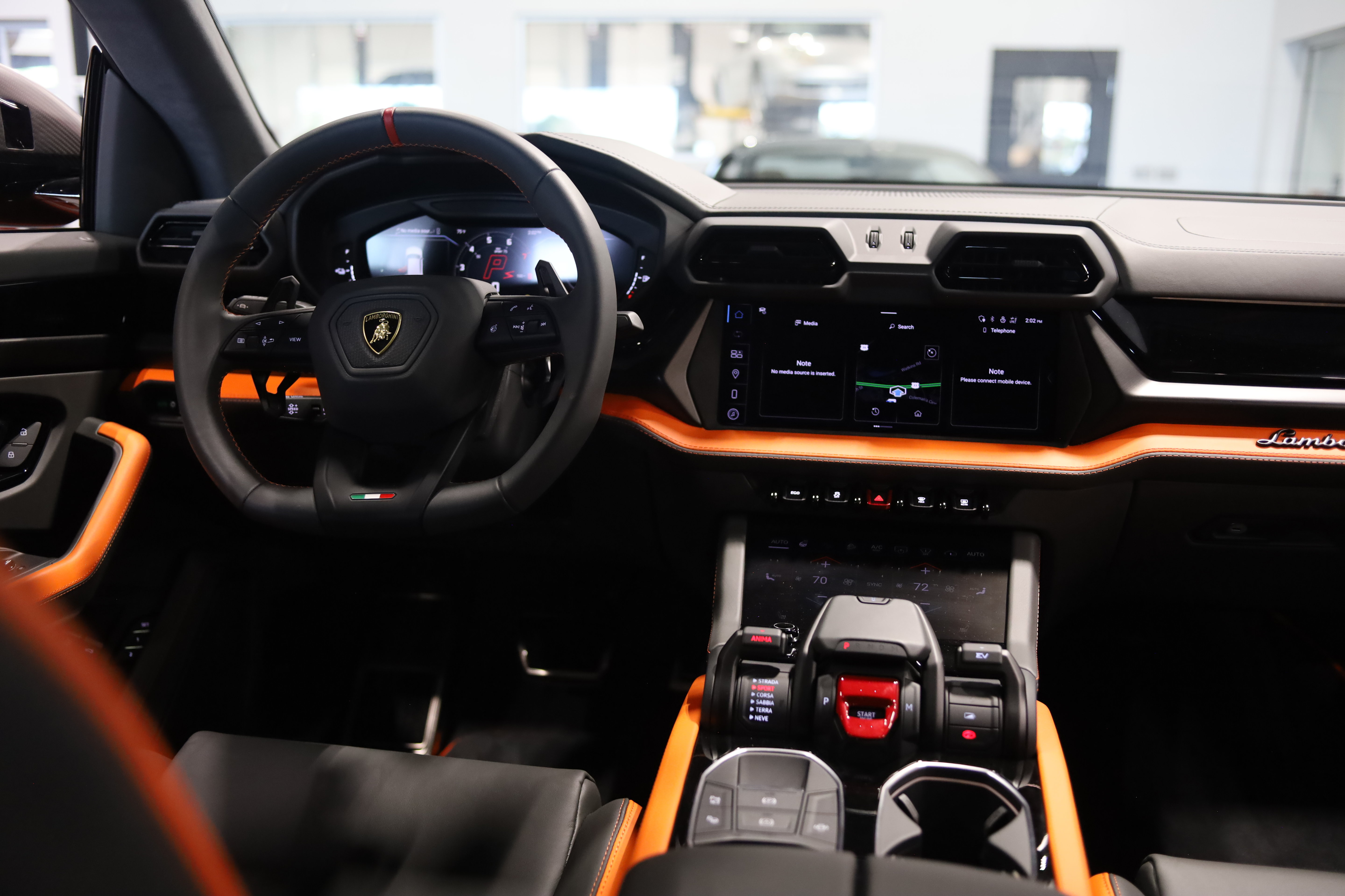 Used 2025 Lamborghini Urus SE AWD/4WD image 30