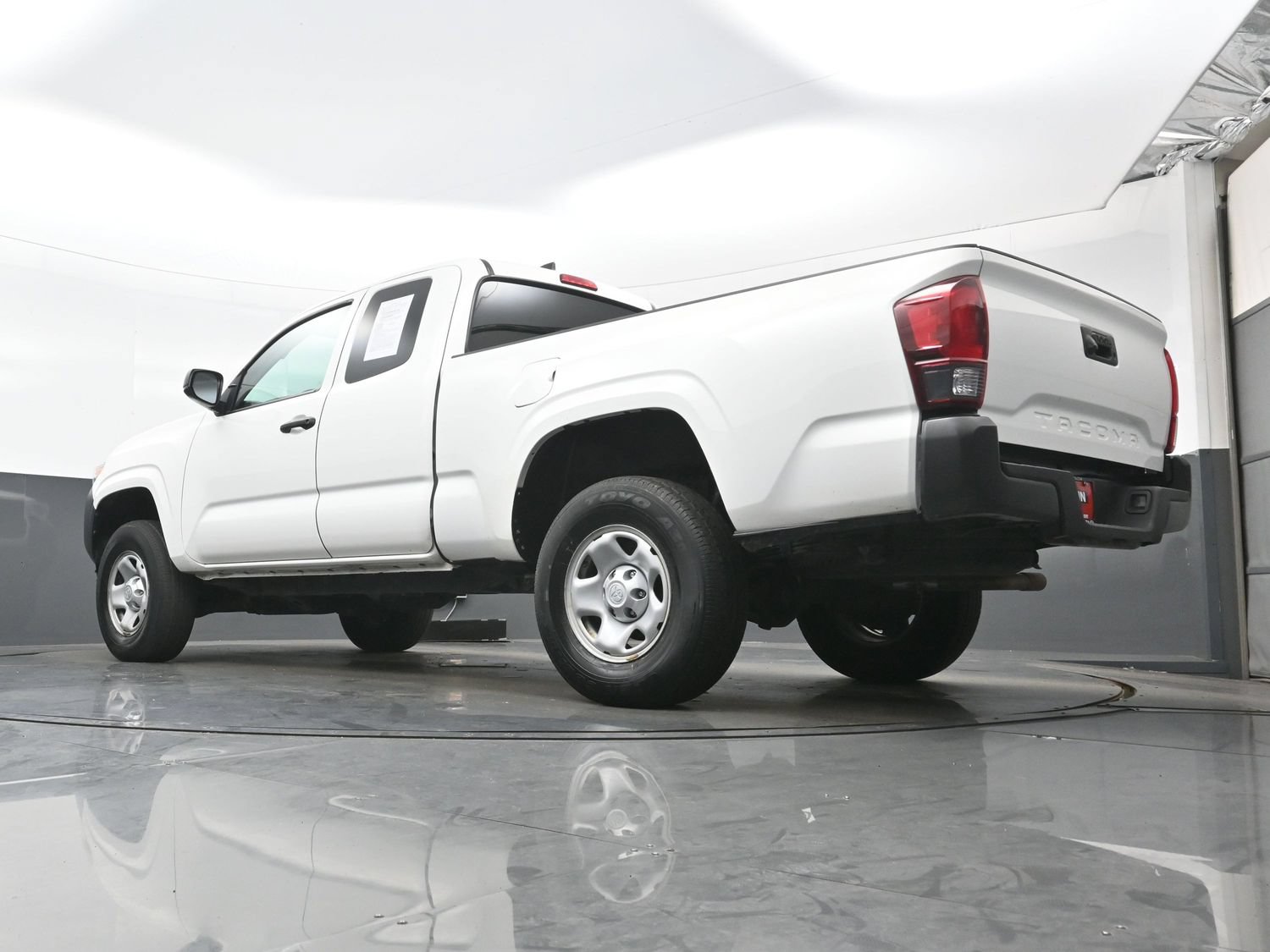 Used 2022 Toyota Tacoma SR AWD/4WD image 29