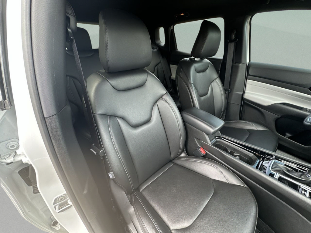 Certified 2026 Jeep Compass Limited AWD/4WD image 38