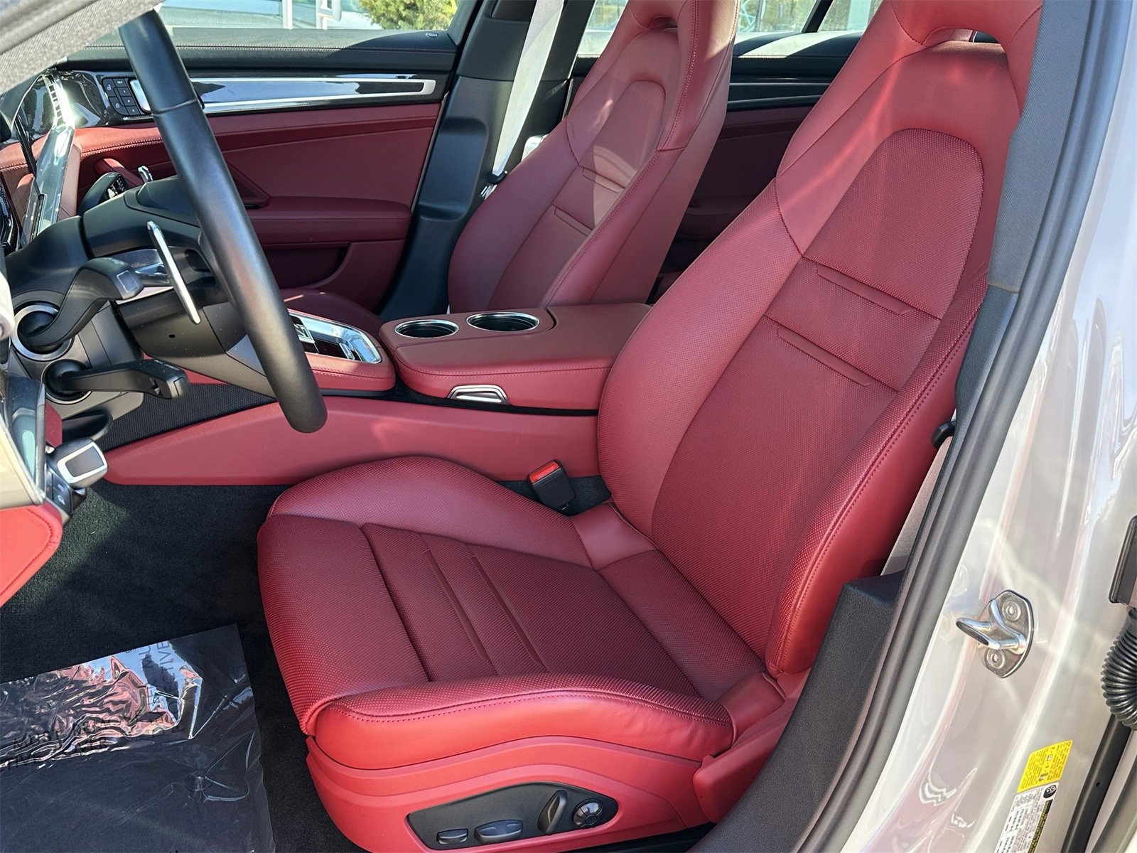 Certified 2023 Porsche Panamera 4 Platinum Edition image 5