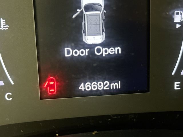 Used 2020 Jeep Renegade Latitude w/ Cold Weather Group image 15