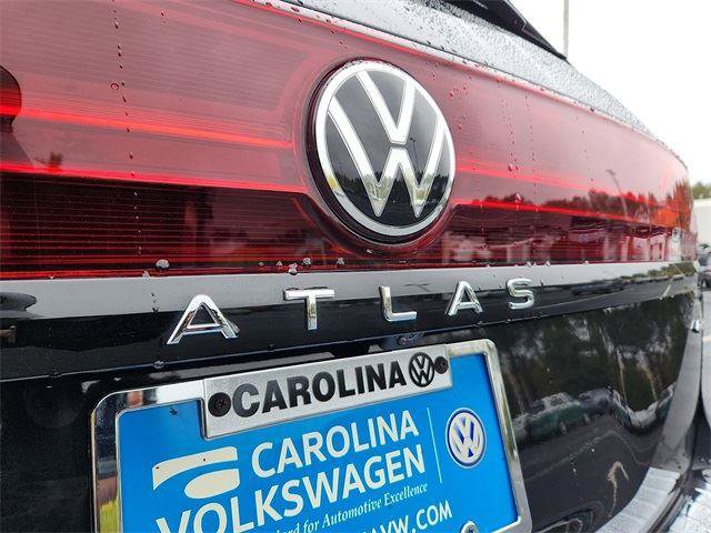 Certified 2025 Volkswagen Atlas Peak Edition SE image 29